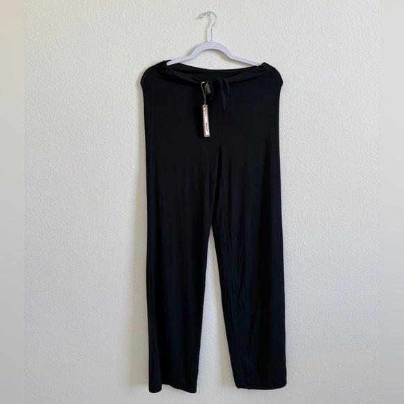 SKIMS Sleep Pants - Picture 2 of 7